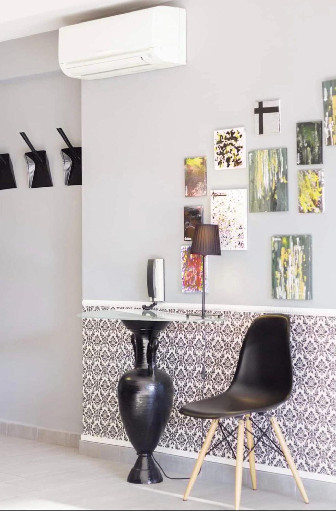 Апартаменты Stylish Boutique Loft With Private Balcony Афины Экстерьер фото