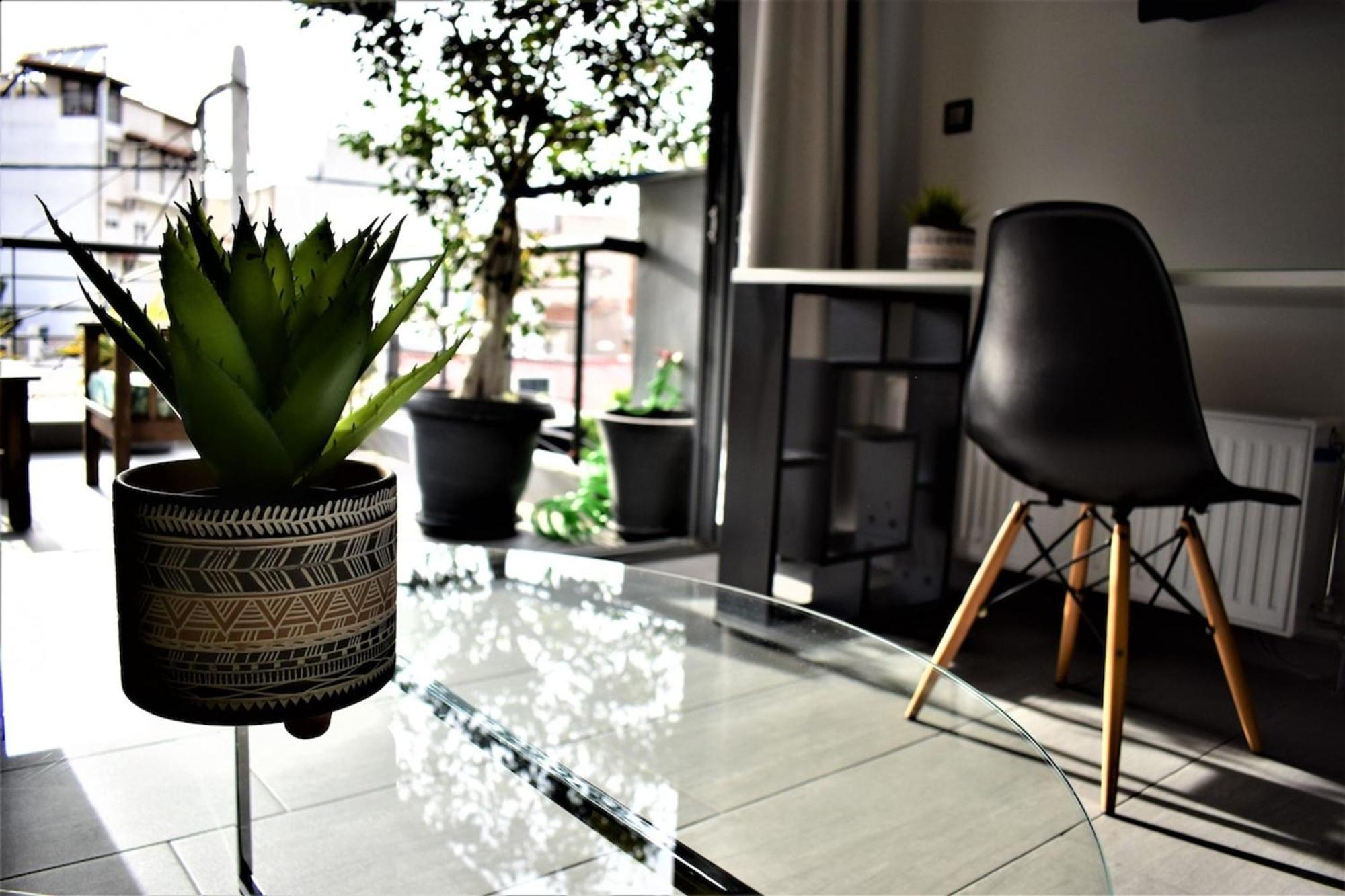 Апартаменты Stylish Boutique Loft With Private Balcony Афины Экстерьер фото